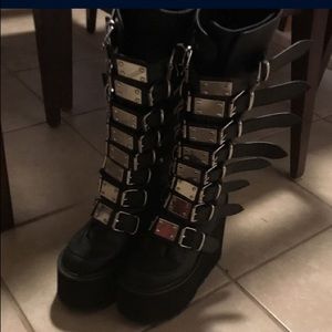 Black swing 815 boots